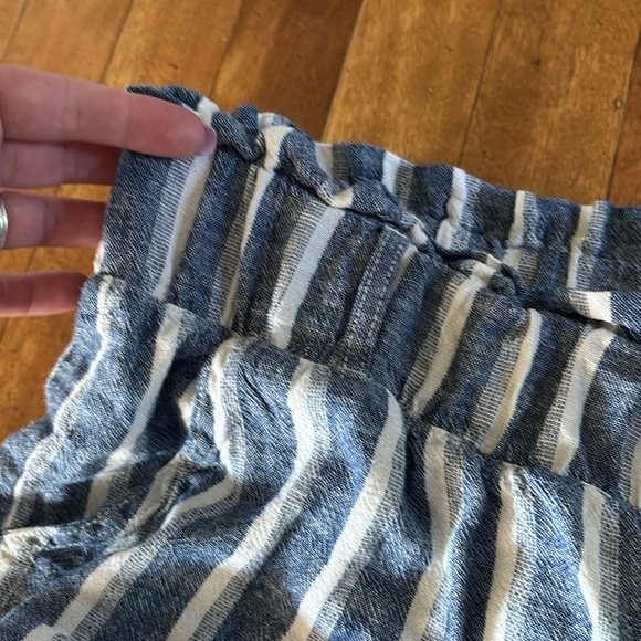 Women’s blue and white shorts size large - Picture 3 of 5